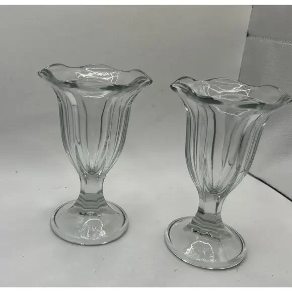 Set of 2 new vintage glass ice cream sundae glasses 6” Tall - Picture 4 of 6